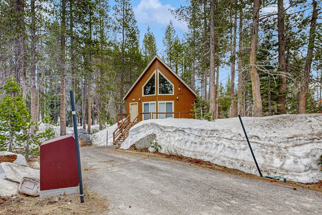 Cozy, dog-friendly getaway with wood stove & washer&dryer