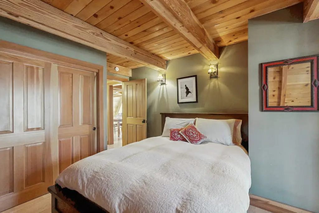 Luxury lakefront home with private hot tub, on-site dock, fireplace & HOA beach