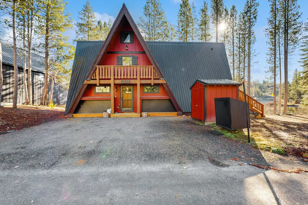 Luxury lakefront home with private hot tub, on-site dock, fireplace & HOA beach