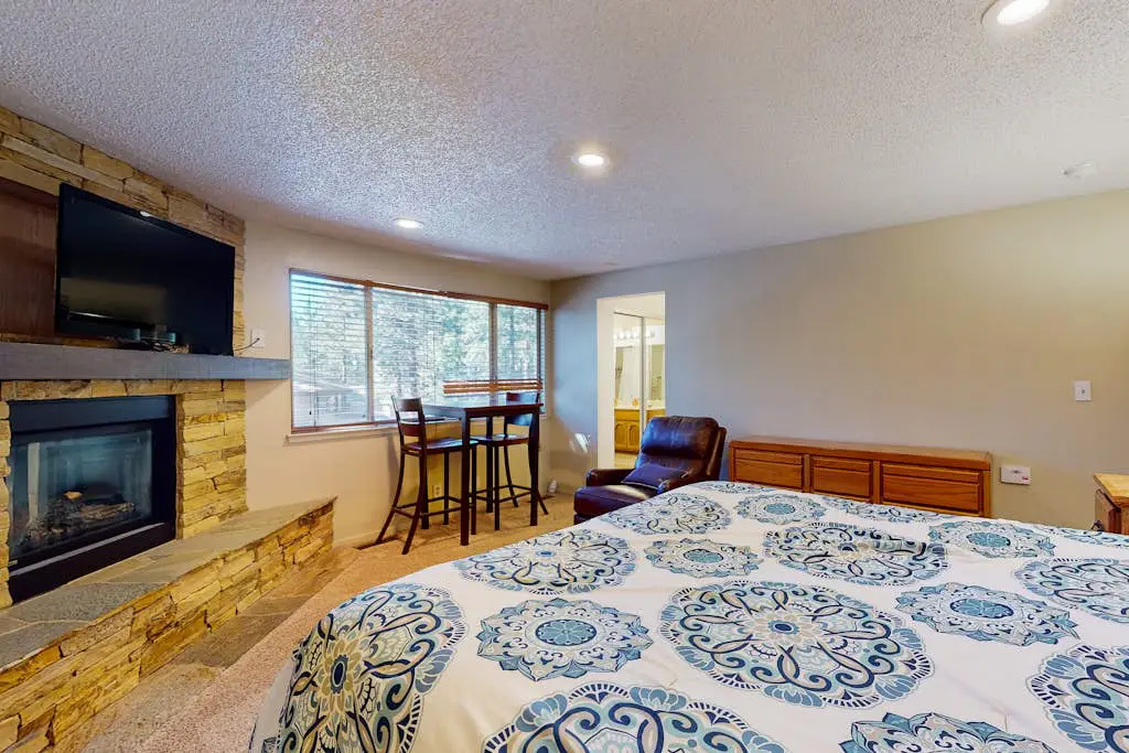 Lake Village Townhouse B