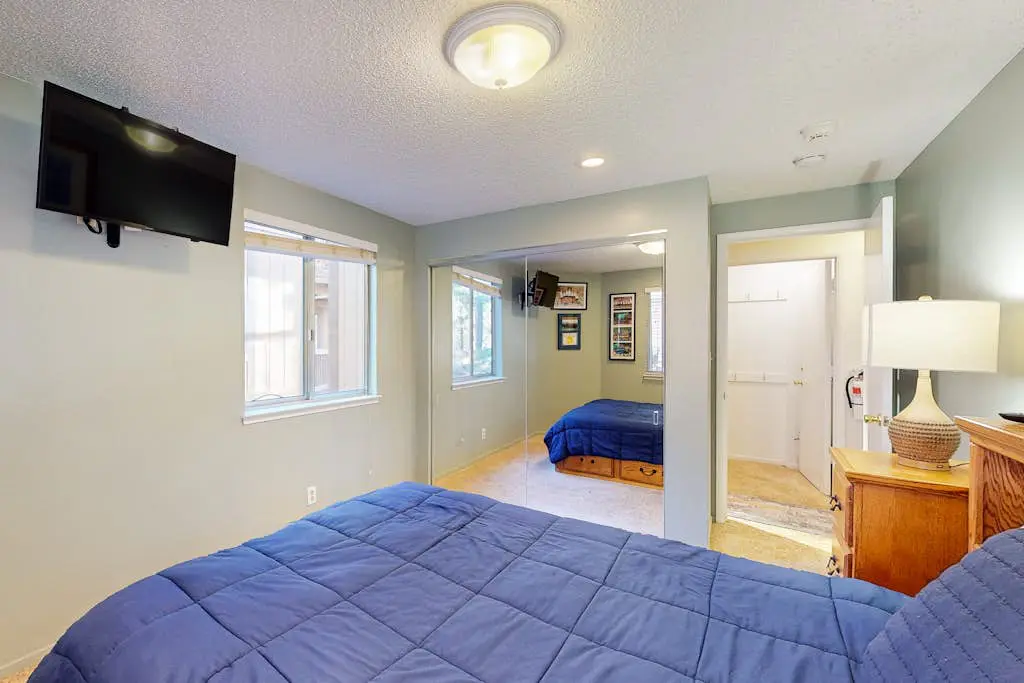 Lake Village Townhouse B