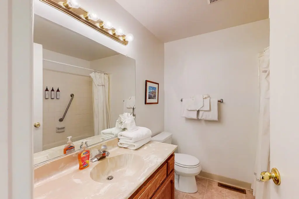 Lake Village Townhouse B