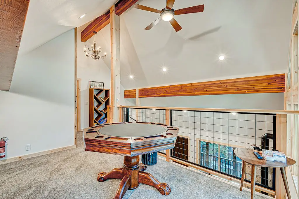 Remodeled chalet with private hot tub, bumper pool table & W&D