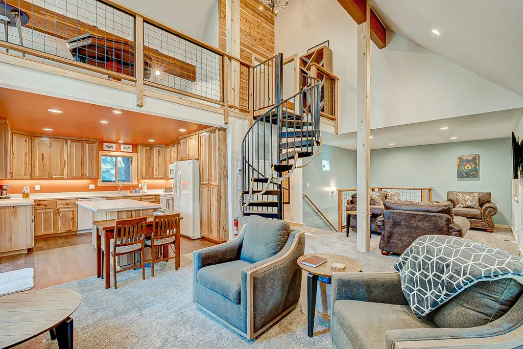 Remodeled chalet with private hot tub, bumper pool table & W&D