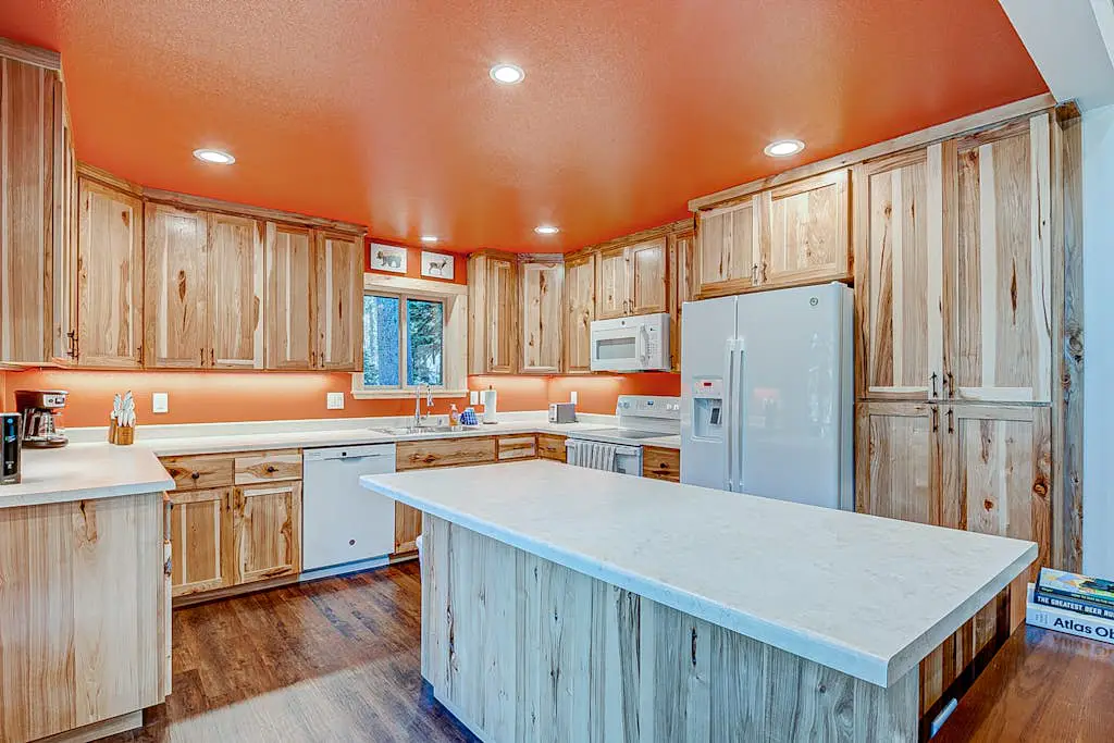 Remodeled chalet with private hot tub, bumper pool table & W&D