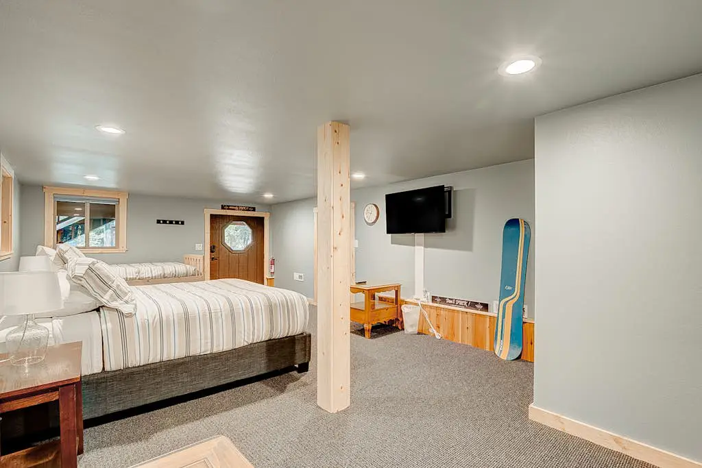 Remodeled chalet with private hot tub, bumper pool table & W&D