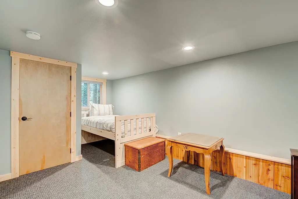 Remodeled chalet with private hot tub, bumper pool table & W&D