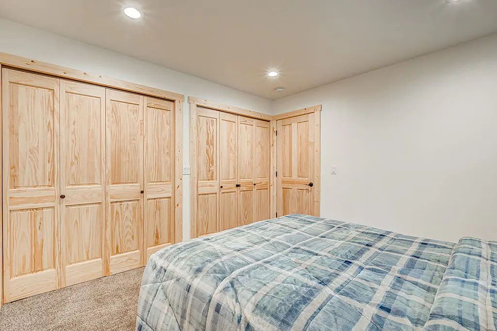Remodeled chalet with private hot tub, bumper pool table & W&D