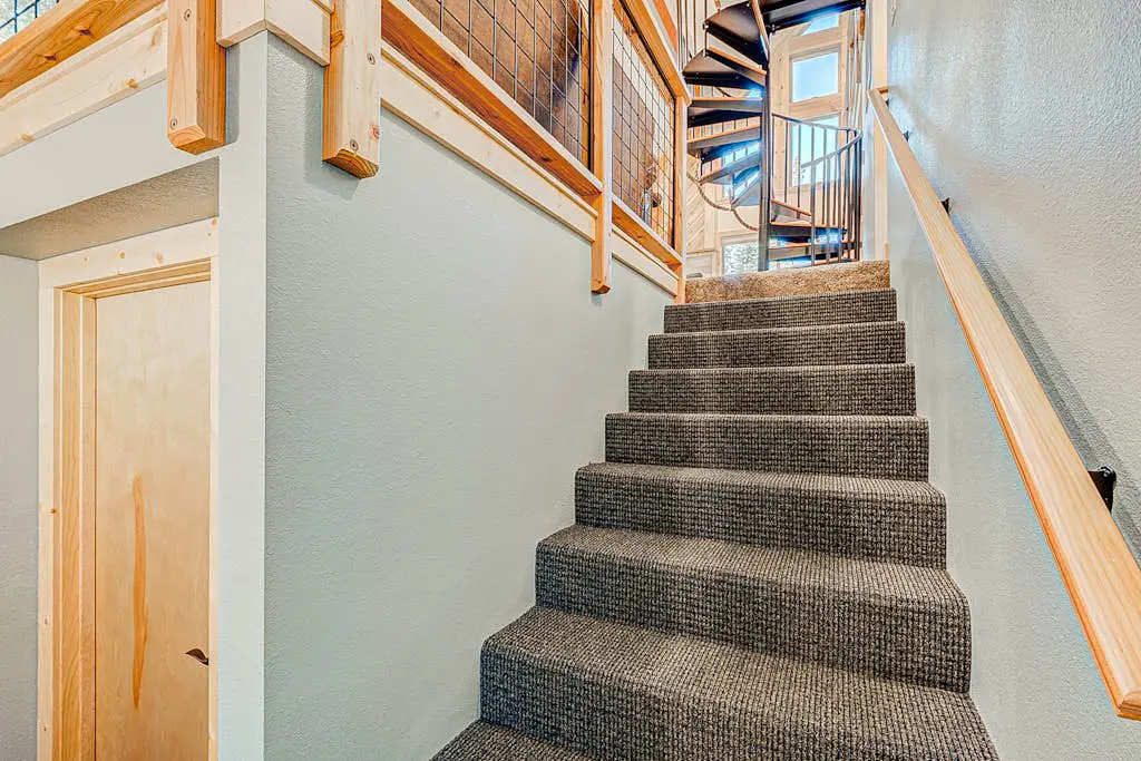Remodeled chalet with private hot tub, bumper pool table & W&D