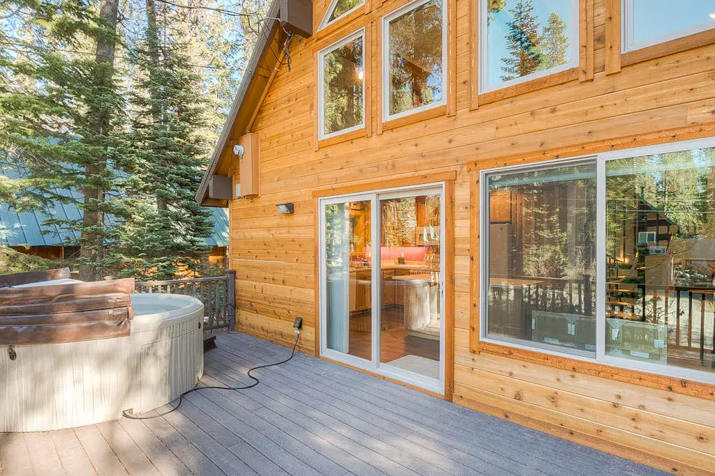 Remodeled chalet with private hot tub, bumper pool table & W&D