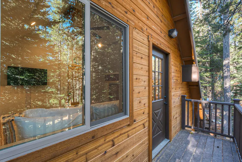 Remodeled chalet with private hot tub, bumper pool table & W&D