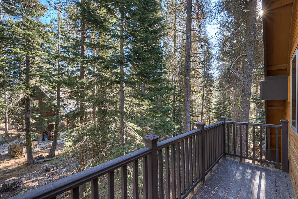 Remodeled chalet with private hot tub, bumper pool table & W&D