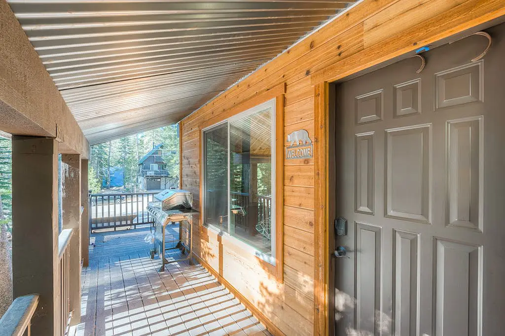 Remodeled chalet with private hot tub, bumper pool table & W&D