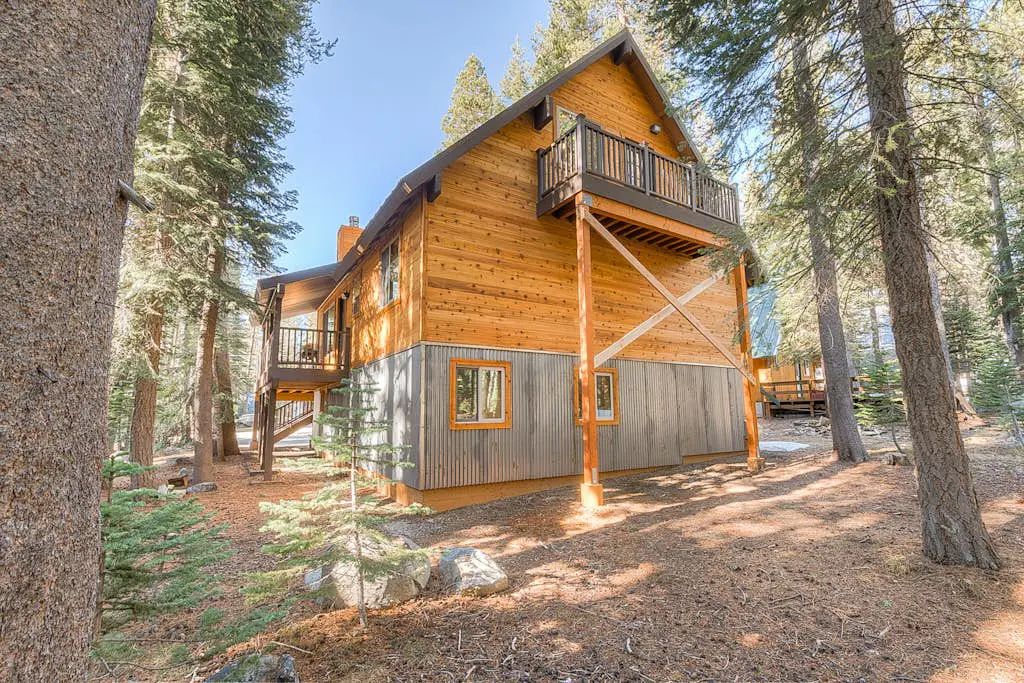 Remodeled chalet with private hot tub, bumper pool table & W&D