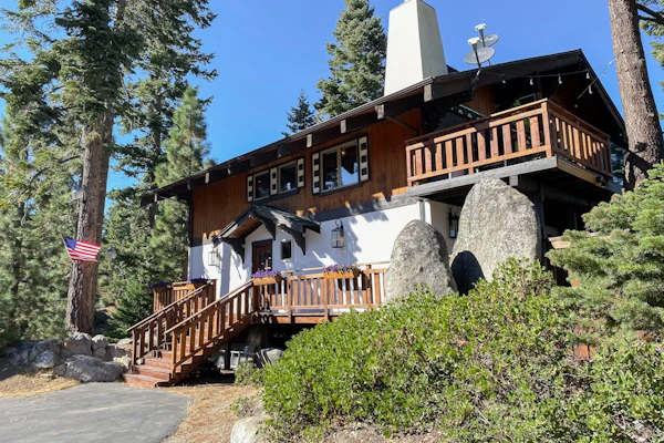 Dog-friendly mountain retreat with private hot tub, fireplace & views, sleeps 8