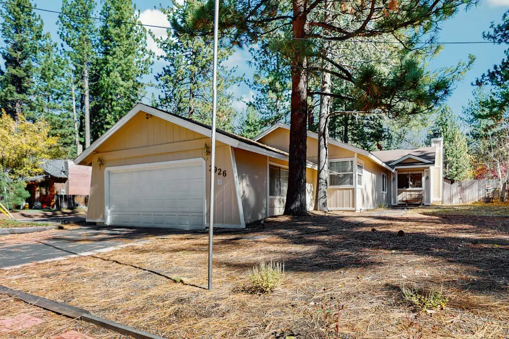 Charming Pet Friendly Home with Hot Tub, Enclosed Yard, Short Walk to Beach