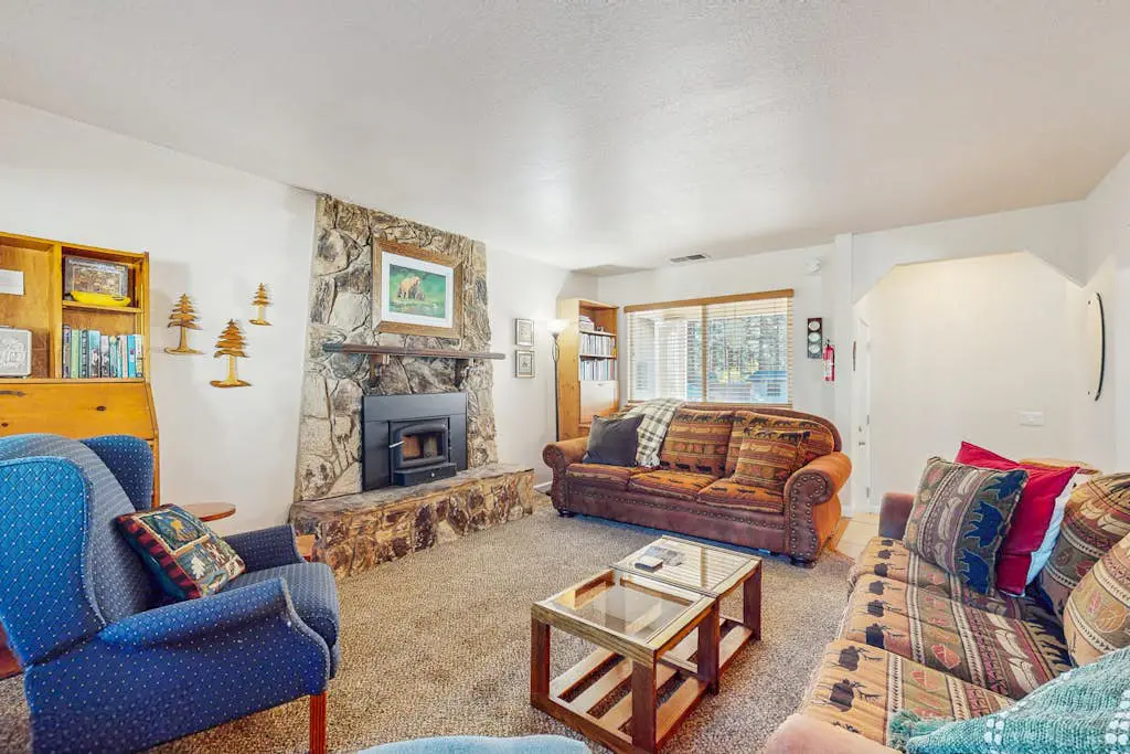 Charming Pet Friendly Home with Hot Tub, Enclosed Yard, Short Walk to Beach