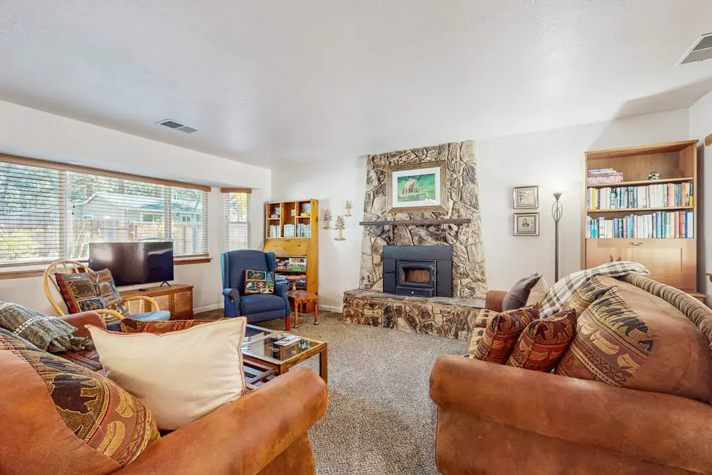 Charming Pet Friendly Home with Hot Tub, Enclosed Yard, Short Walk to Beach