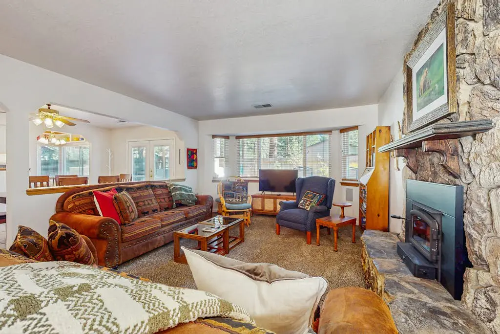 Charming Pet Friendly Home with Hot Tub, Enclosed Yard, Short Walk to Beach
