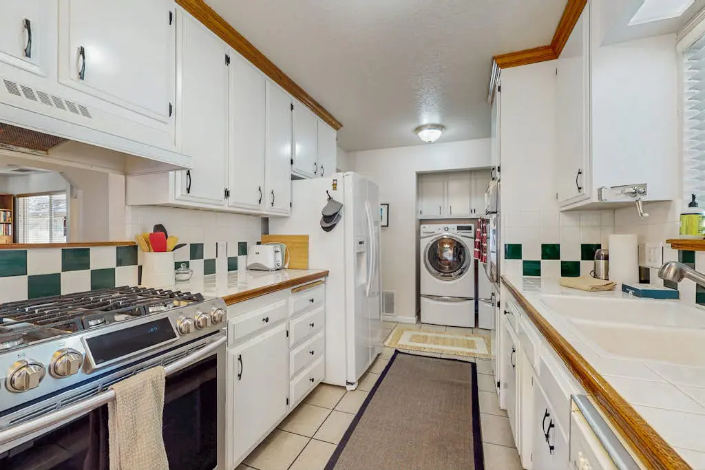 Charming Pet Friendly Home with Hot Tub, Enclosed Yard, Short Walk to Beach