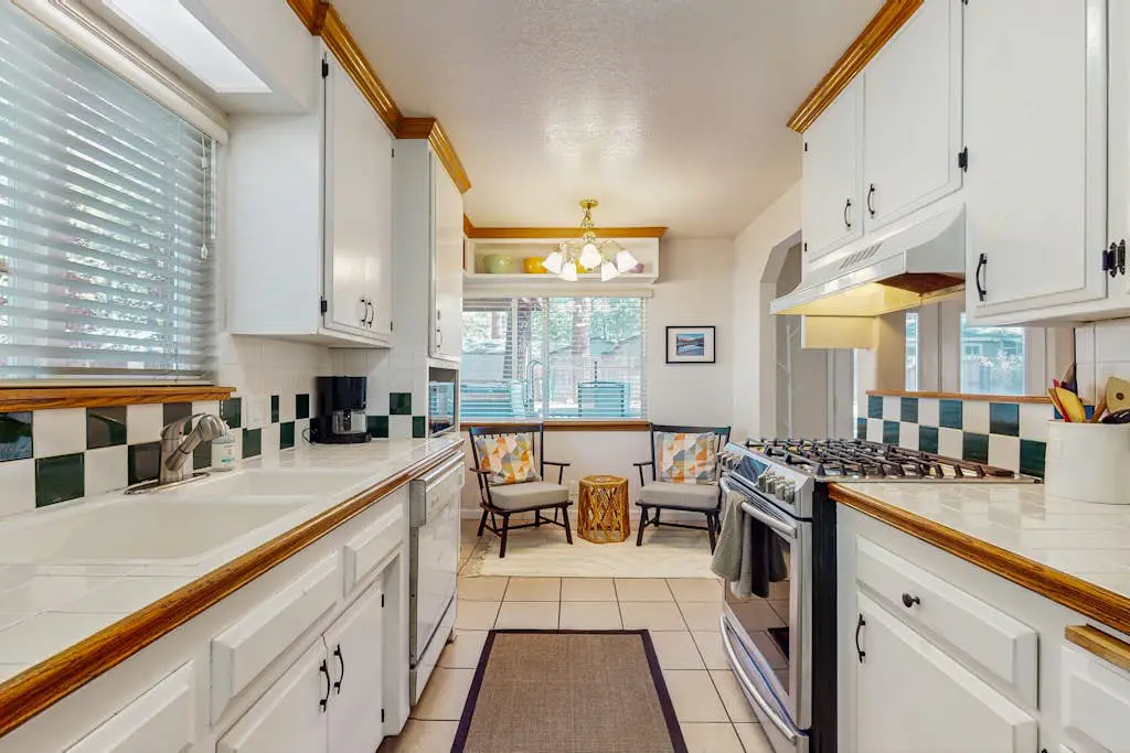 Charming Pet Friendly Home with Hot Tub, Enclosed Yard, Short Walk to Beach
