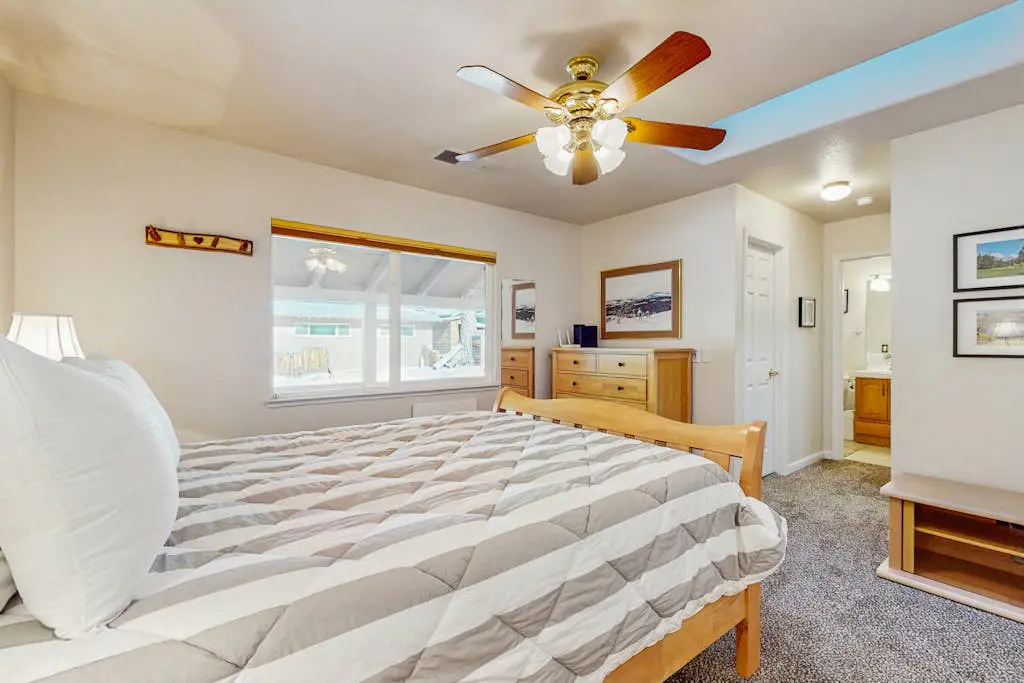Charming Pet Friendly Home with Hot Tub, Enclosed Yard, Short Walk to Beach