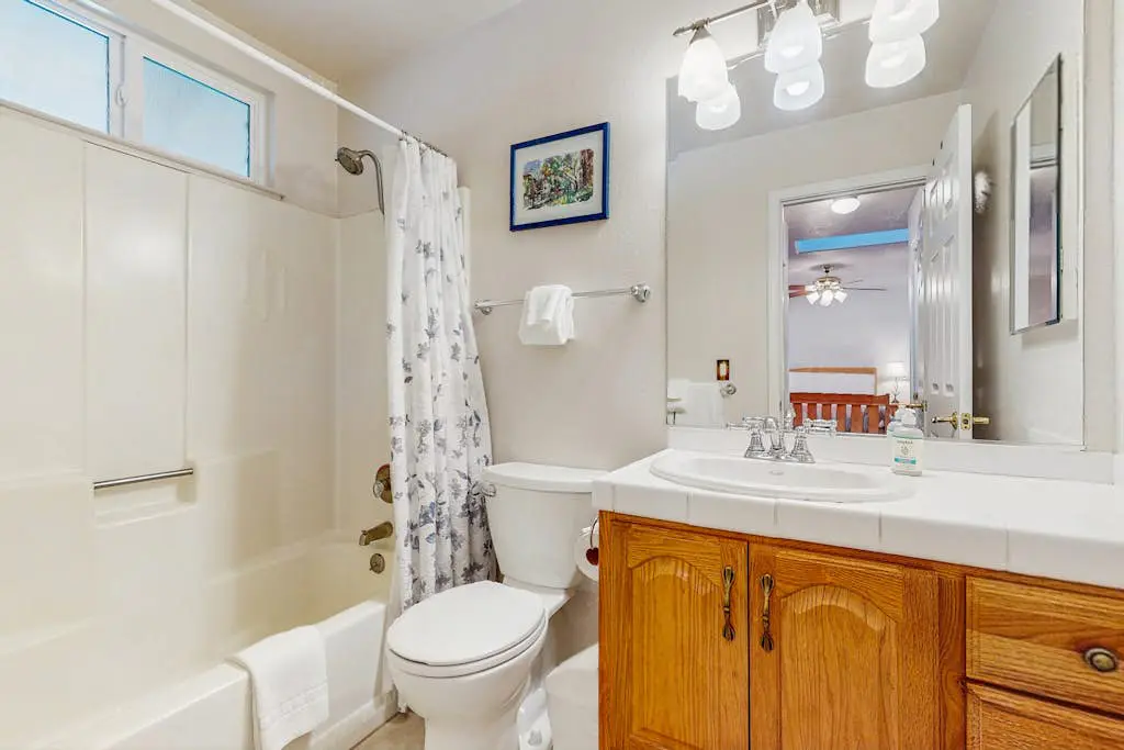 Charming Pet Friendly Home with Hot Tub, Enclosed Yard, Short Walk to Beach