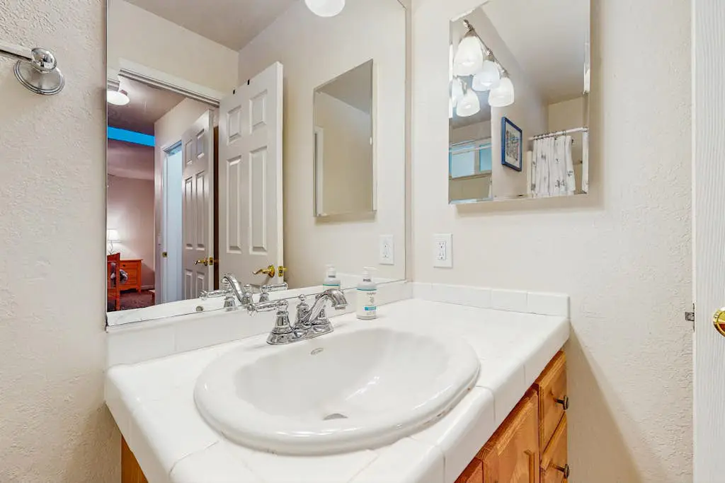 Charming Pet Friendly Home with Hot Tub, Enclosed Yard, Short Walk to Beach