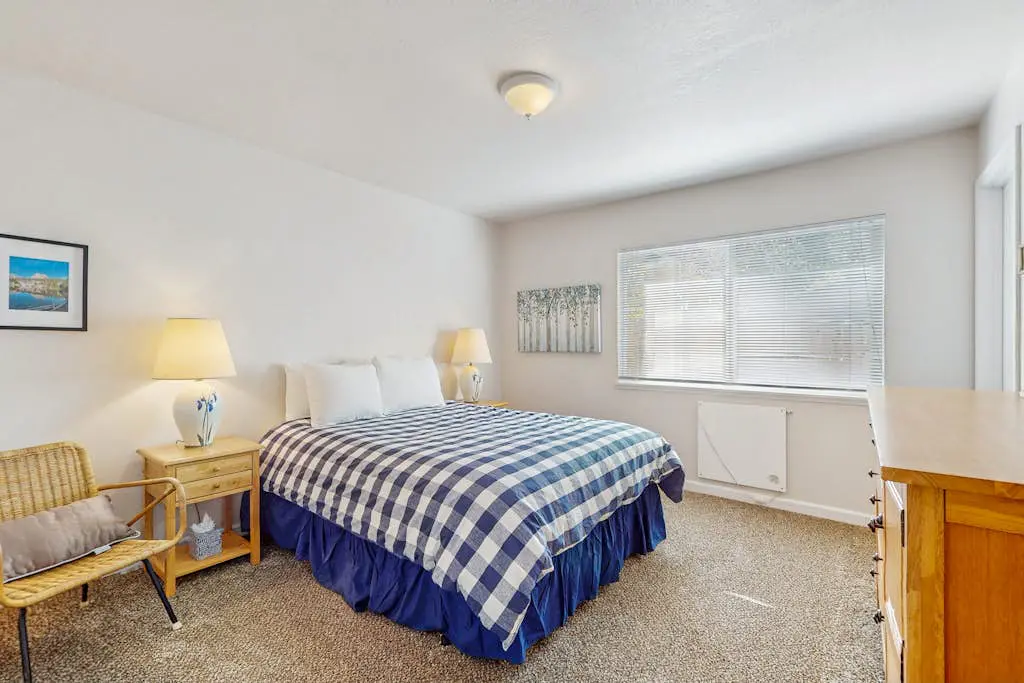 Charming Pet Friendly Home with Hot Tub, Enclosed Yard, Short Walk to Beach