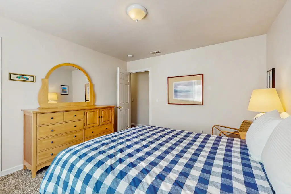 Charming Pet Friendly Home with Hot Tub, Enclosed Yard, Short Walk to Beach