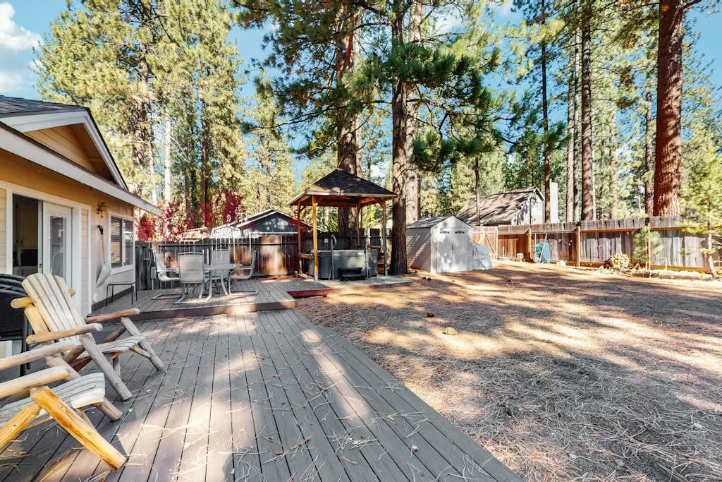 Charming Pet Friendly Home with Hot Tub, Enclosed Yard, Short Walk to Beach