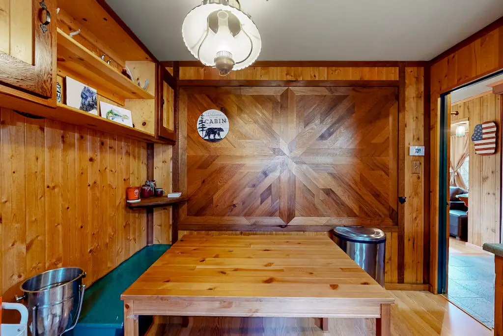 Riverfront dog-friendly retreat with a rustic flair & wood stove, near skiing