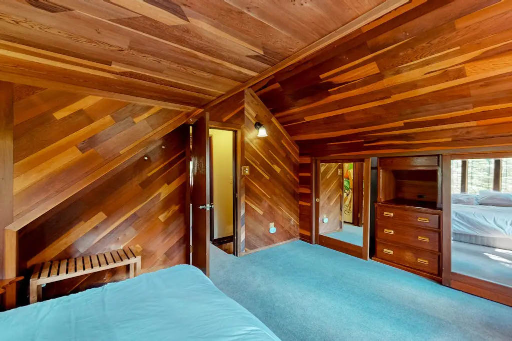 Riverfront dog-friendly retreat with a rustic flair & wood stove, near skiing