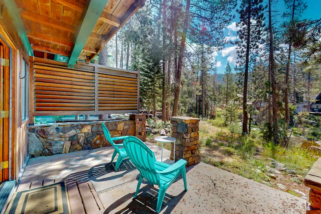 Riverfront dog-friendly retreat with a rustic flair & wood stove, near skiing
