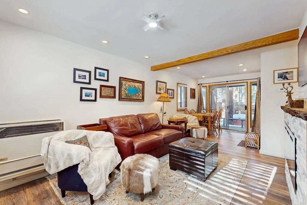 Family-Friendly Cabin with Spa, Two Decks, Fenced Yard and Play Structure