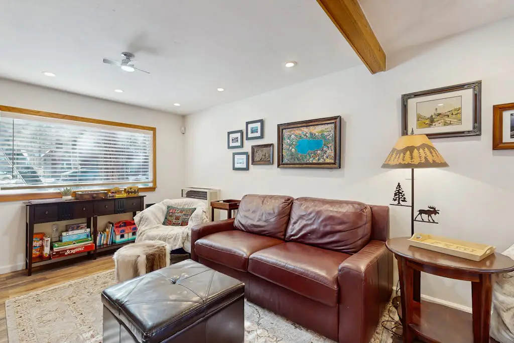 Family-Friendly Cabin with Spa, Two Decks, Fenced Yard and Play Structure