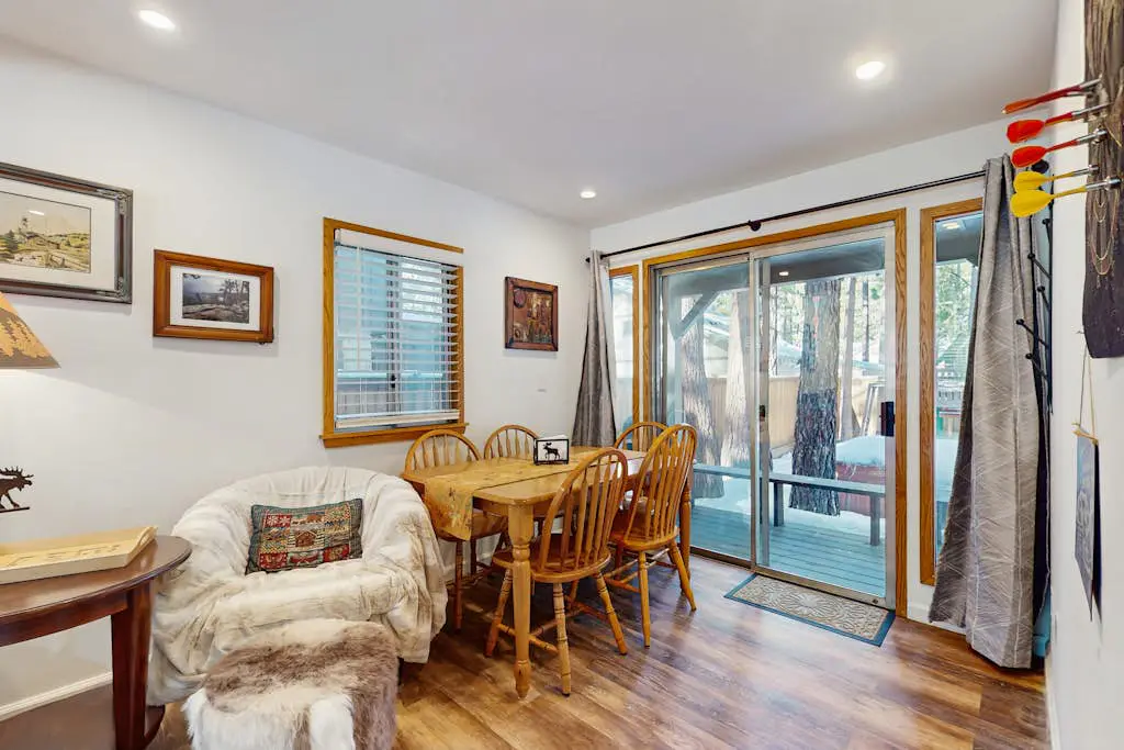 Family-Friendly Cabin with Spa, Two Decks, Fenced Yard and Play Structure