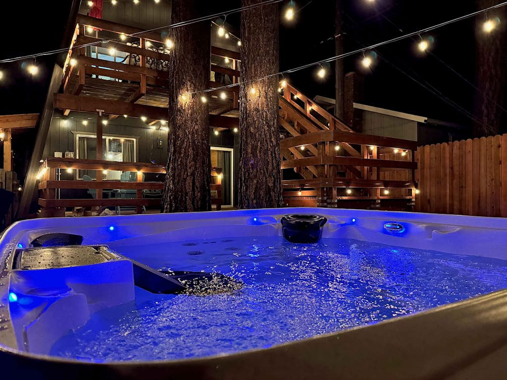 Delightful South Lake Tahoe Cabin with BBQ, Decks, Fireplace & Hot Tub - Minutes to Beach&Ski