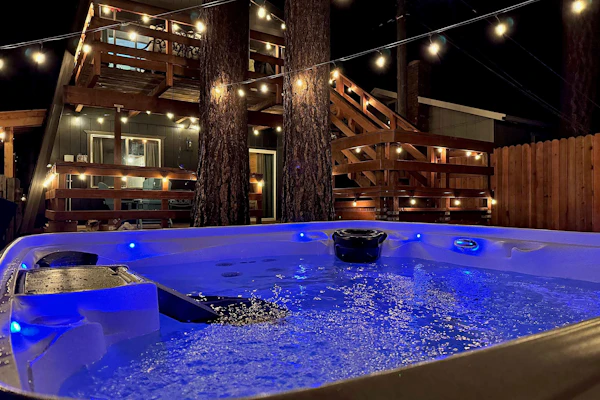 Delightful South Lake Tahoe Cabin with BBQ, Decks, Fireplace & Hot Tub - Minutes to Beach&Ski
