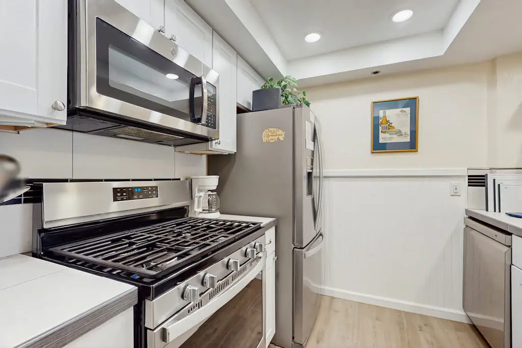 Updated Condo with Lake Views, Heated Floors, Soaking Tub, Pool & Spa Access