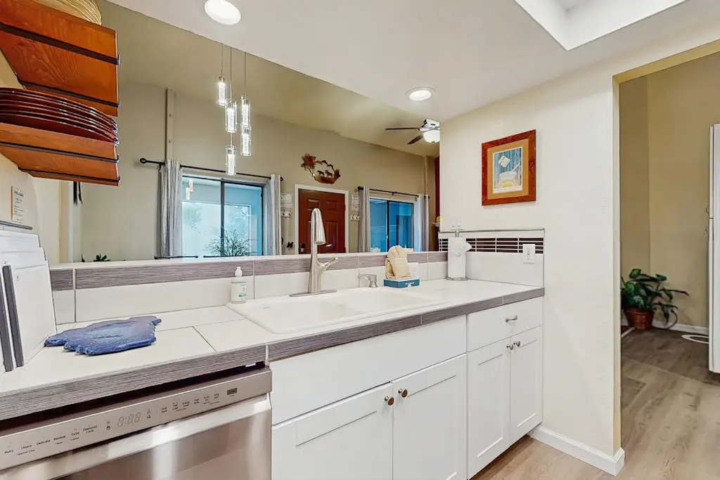 Updated Condo with Lake Views, Heated Floors, Soaking Tub, Pool & Spa Access