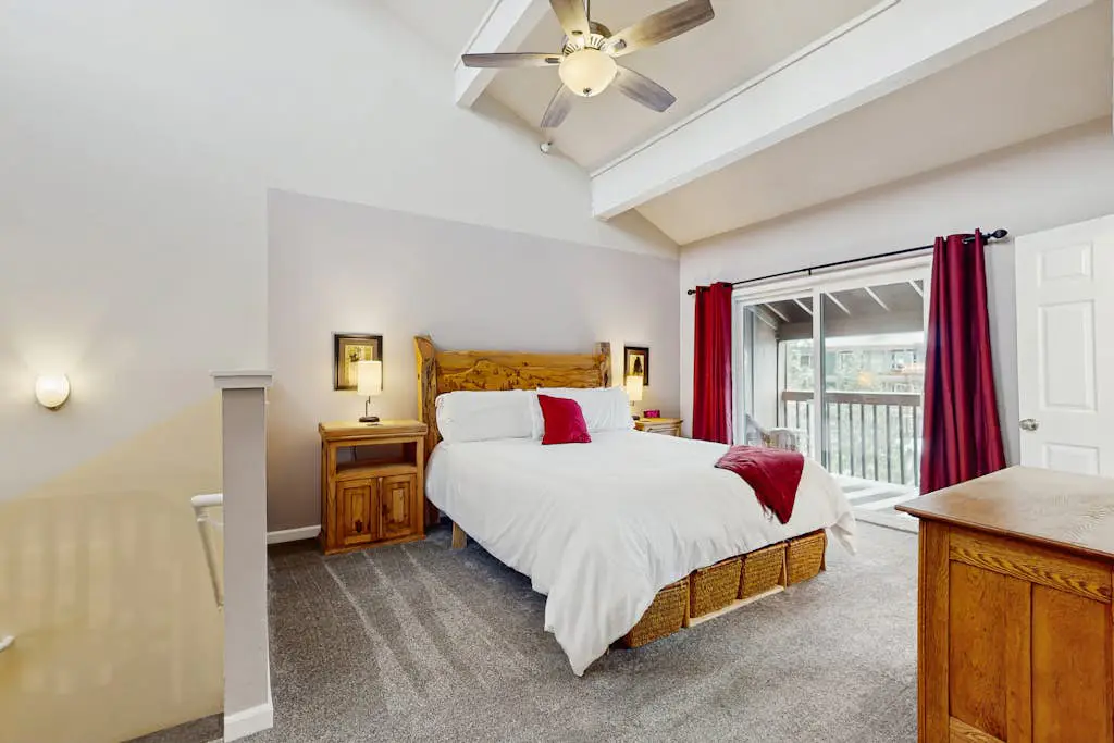 Updated Condo with Lake Views, Heated Floors, Soaking Tub, Pool & Spa Access