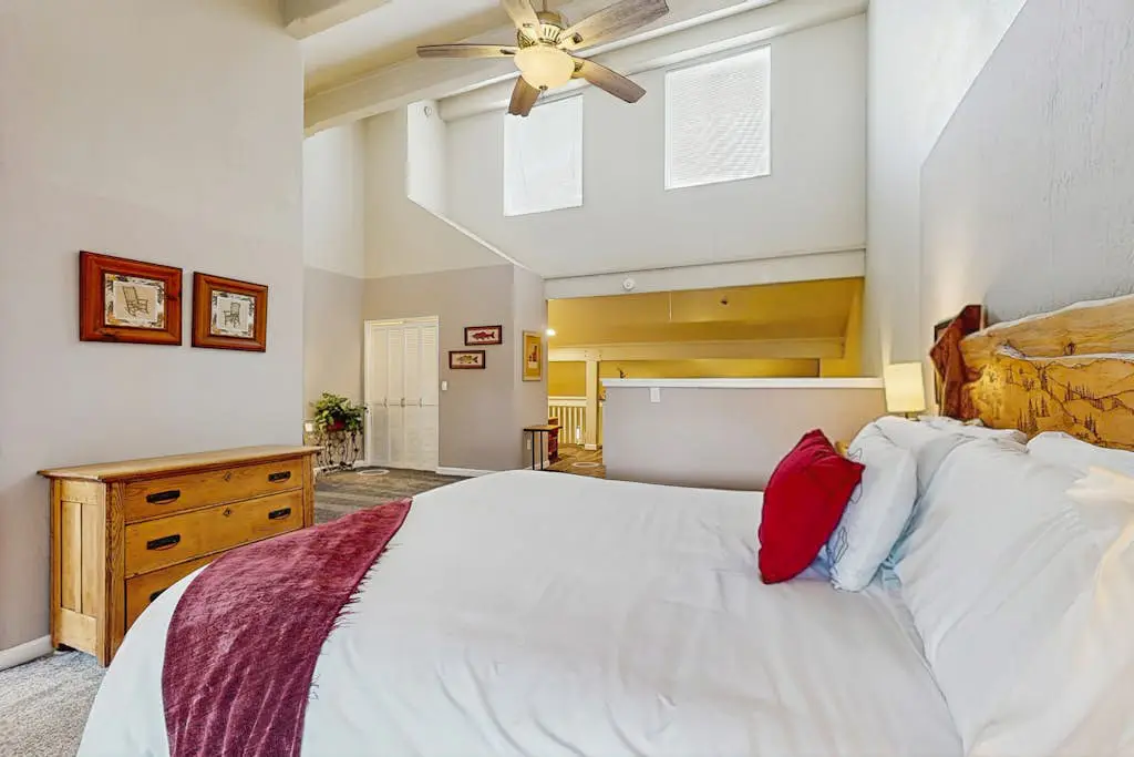 Updated Condo with Lake Views, Heated Floors, Soaking Tub, Pool & Spa Access