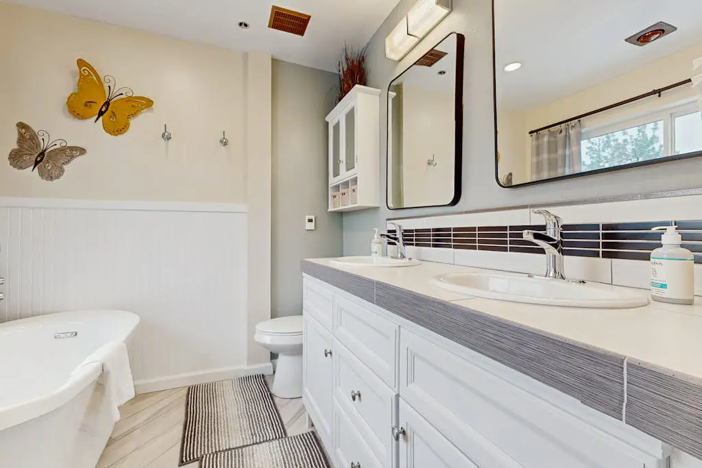 Updated Condo with Lake Views, Heated Floors, Soaking Tub, Pool & Spa Access