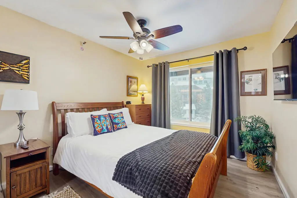 Updated Condo with Lake Views, Heated Floors, Soaking Tub, Pool & Spa Access