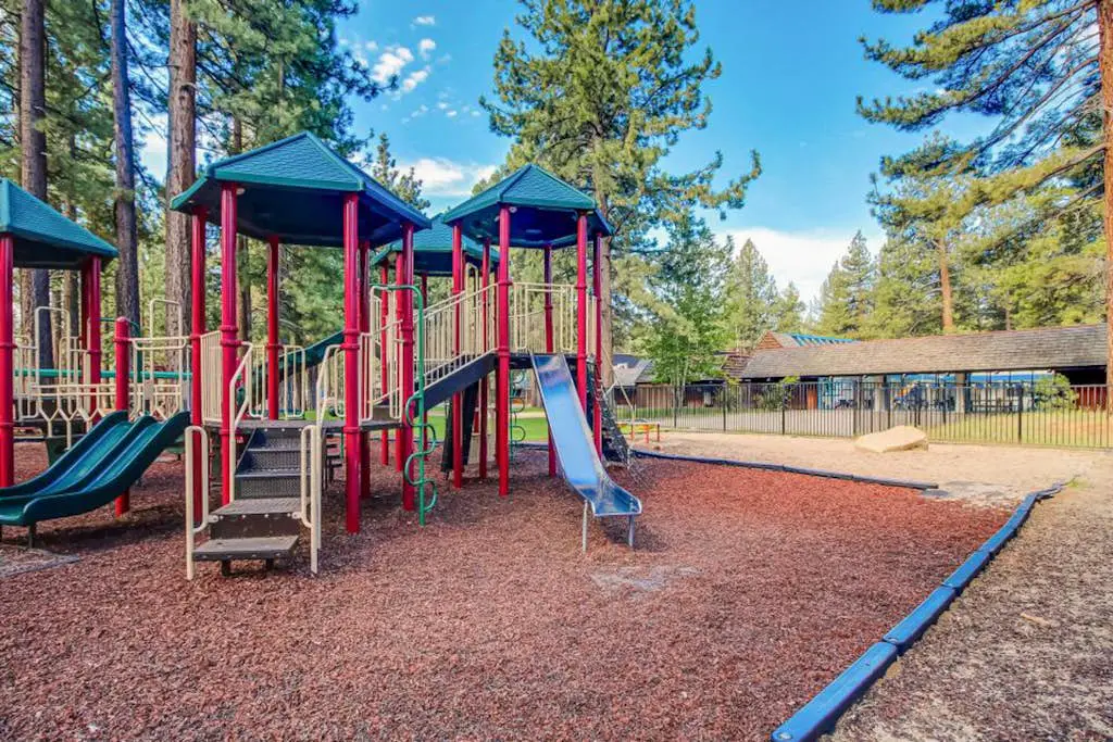 Updated Condo with Lake Views, Heated Floors, Soaking Tub, Pool & Spa Access