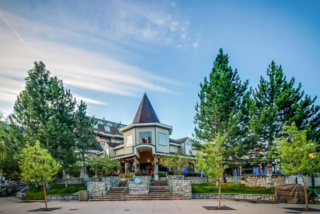 Updated Condo with Lake Views, Heated Floors, Soaking Tub, Pool & Spa Access