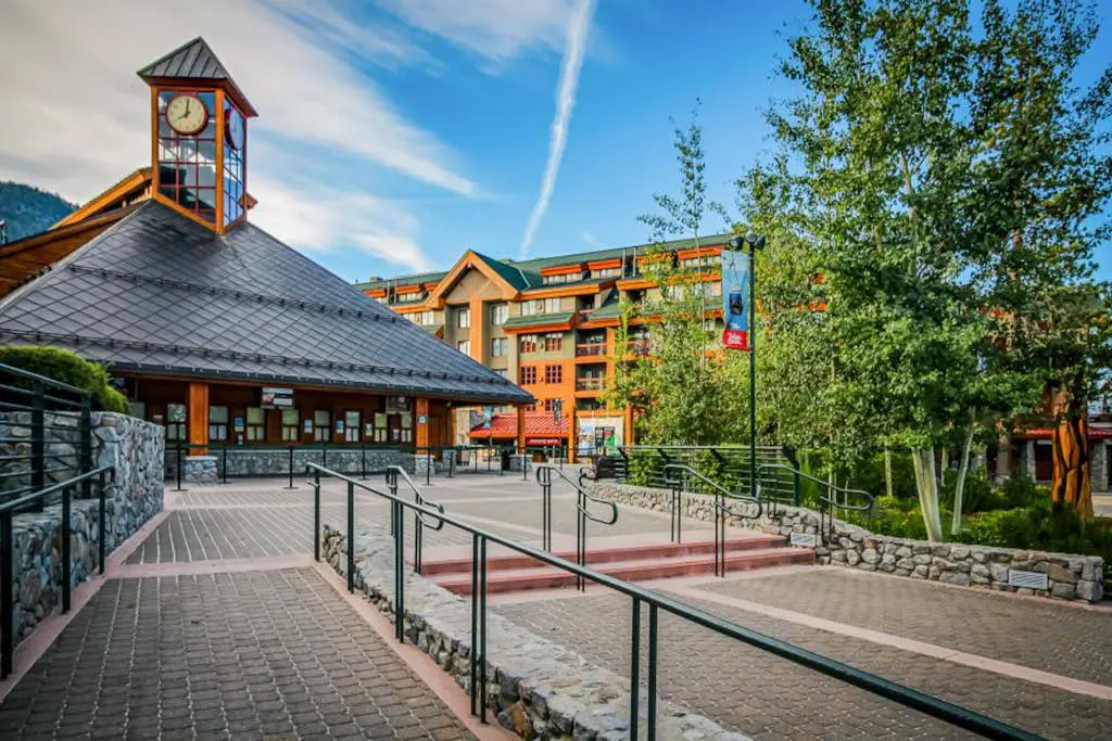 Updated Condo with Lake Views, Heated Floors, Soaking Tub, Pool & Spa Access
