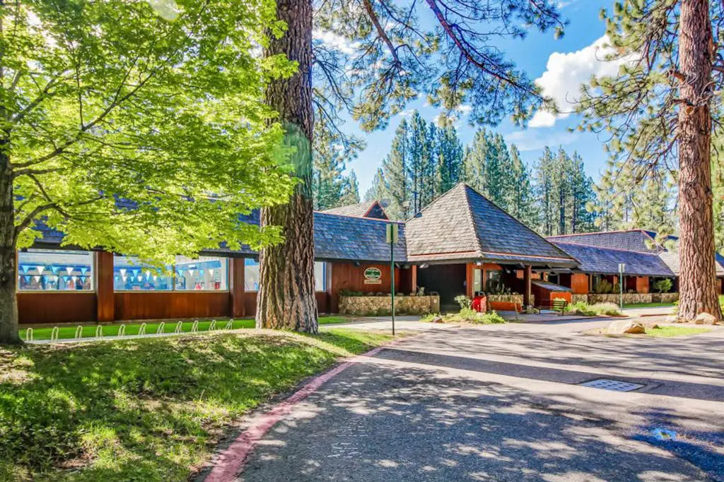 Updated Condo with Lake Views, Heated Floors, Soaking Tub, Pool & Spa Access