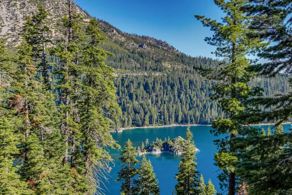 Updated Condo with Lake Views, Heated Floors, Soaking Tub, Pool & Spa Access